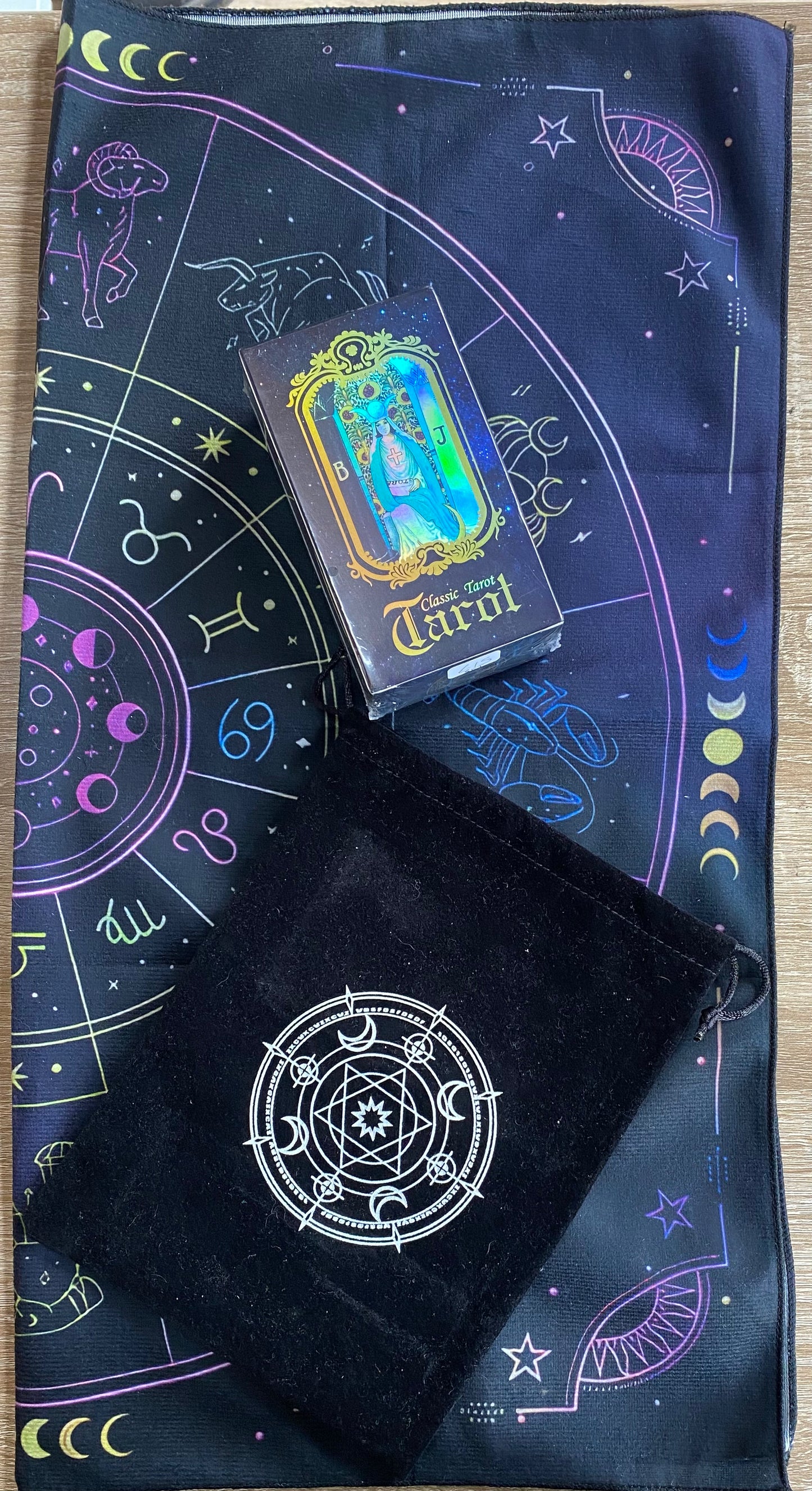 Tarot cards, cloth & bag set
