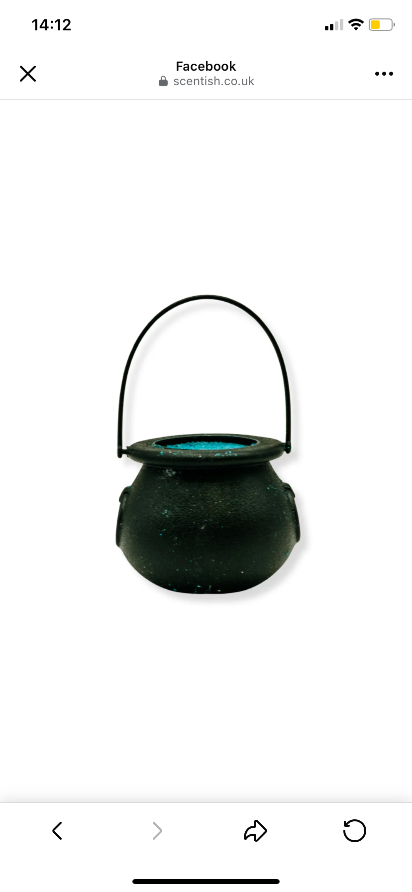 Bubbling cauldron bath bomb