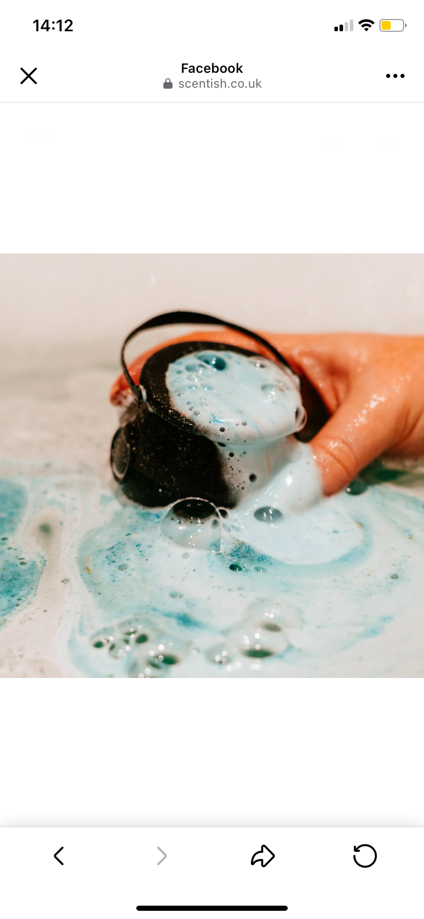 Bubbling cauldron bath bomb