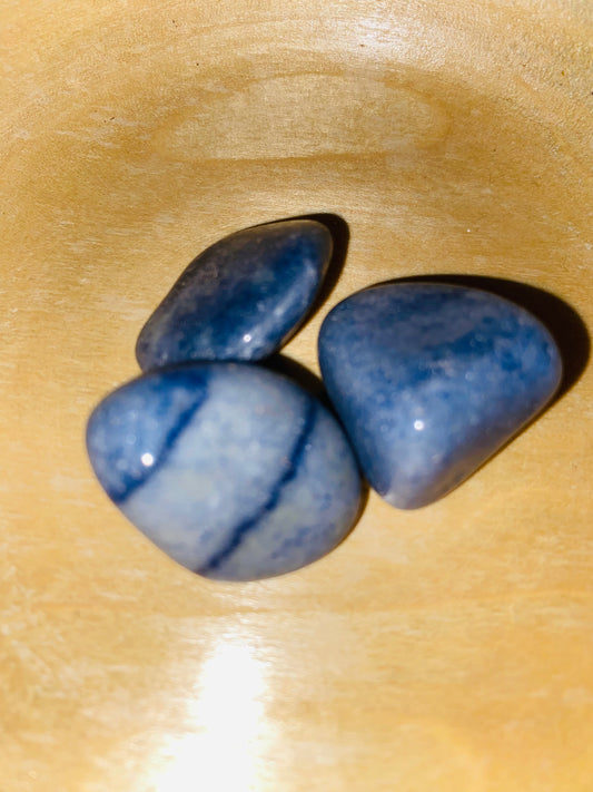 Dumortierite rumbles