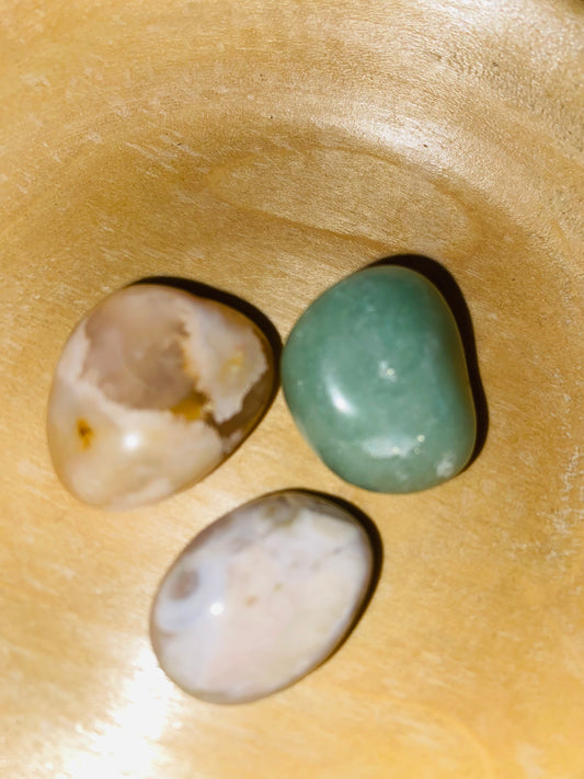 Flower agate tumbles
