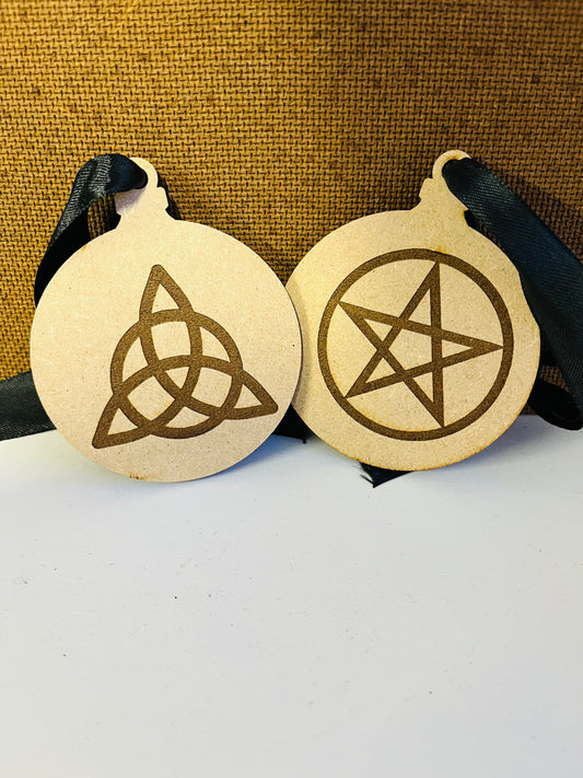 Engraved wooden baubles